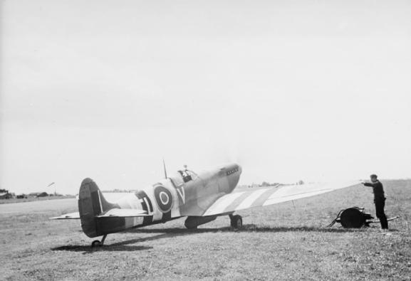 Spitfire Mk.IXb 
NH274 FU-V 
Ford, 
10 June, 1944.