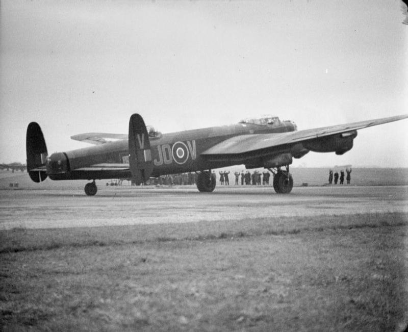 Lancaster B Mark I, 
PD337 'JO-V' 
463 Squadron RAAF
Waddington, Lincolnshire,