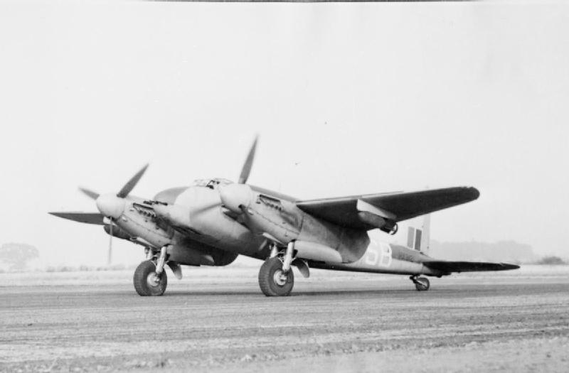 Mosquito FB Mark VI, 
HX912 'SB-F'
464 Squadron