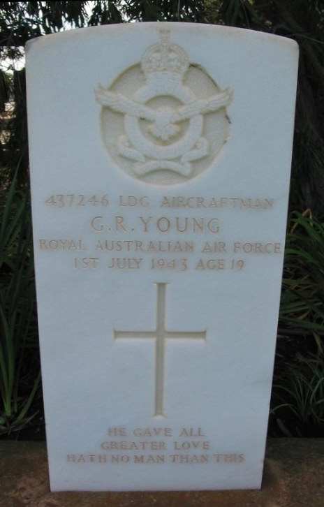 Headstone of Lac G R Young killed in the crash of Anson R3518 Mallala War Cemetery. Photo Rod Farquhar.