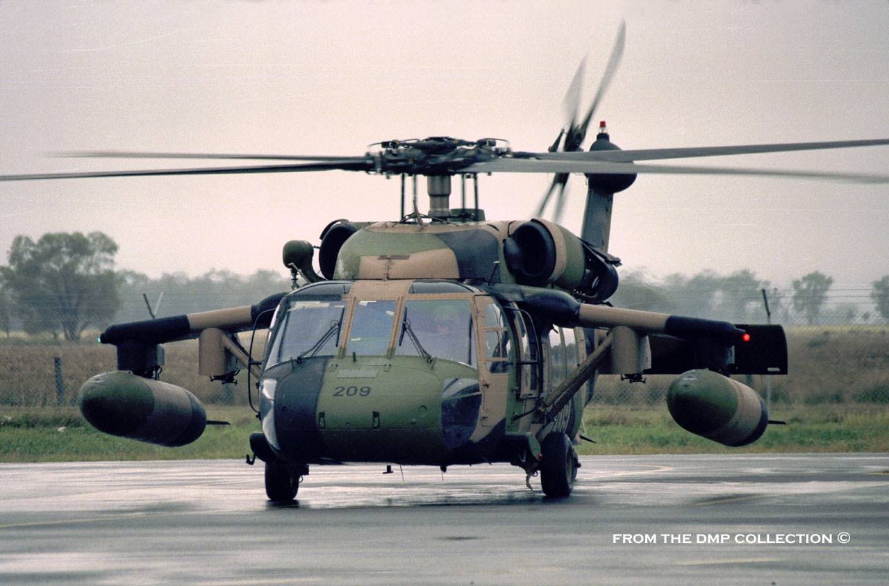 Blackhawk                  A25-209 Oakey 23rd May 1990                  Photo Doug Mackay