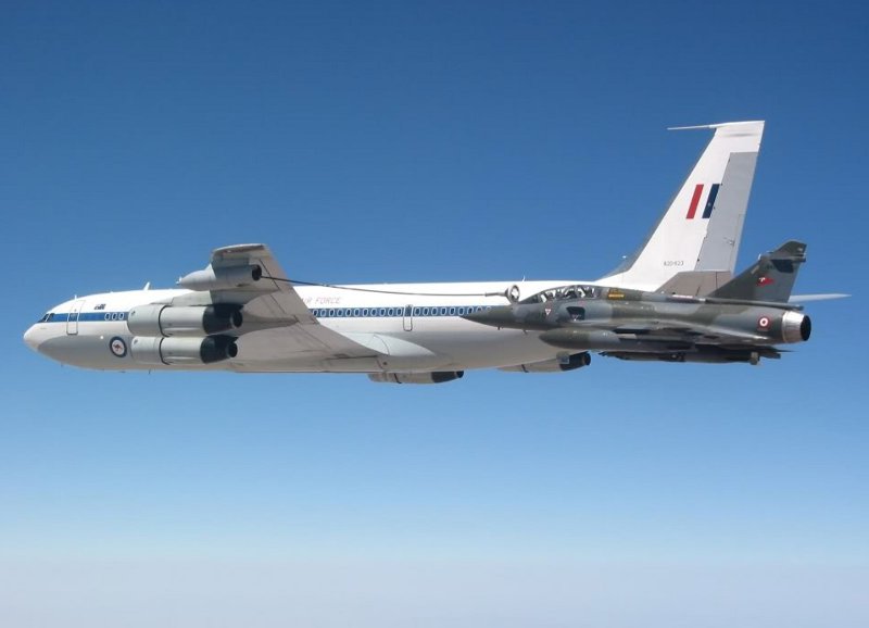 Boeing 707 A20-623
Refuels French Mirage F-1
Kyrgyzstan
25th May 2002