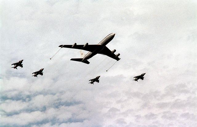 Boeing 707 and Harriers
12th March 1998
US Navy photo
PHC ALEXANDER C. HICKS, USN