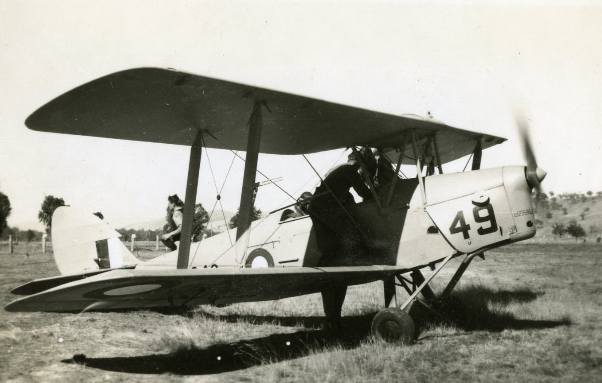 Highlight
                                    for Album: DH82A Tiger Moth A17-349