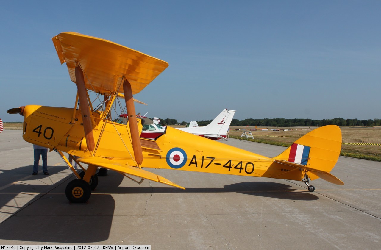 Tiger Moth
                                    A17-440