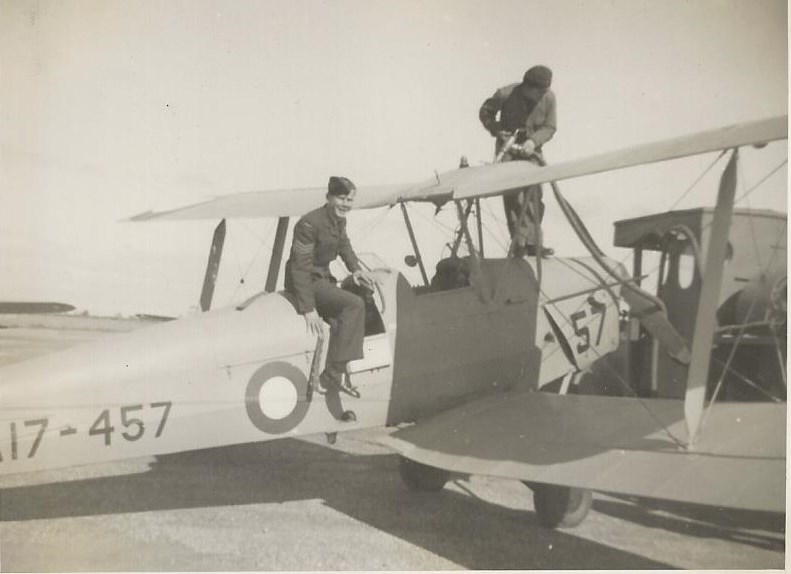 Tiger Moth A17-457 Photo via
                                    Mike Brown