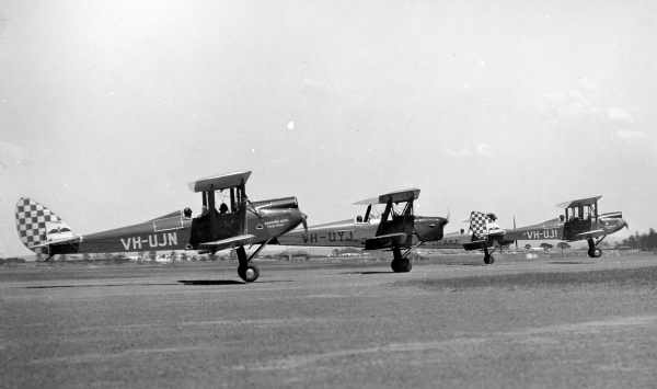 DH.60 Cirrus Moths A7-116 (VH-UJN)                              A7-117 (VH-UJI) DH.82A Tiger Moth A17-686                              (VH-UYJ)