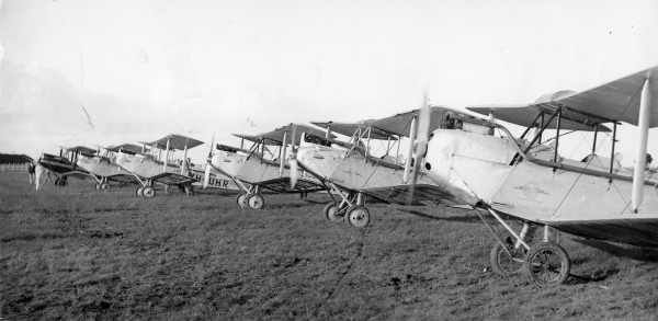 DH.60G Gypsy Moths inc A7-99                              (VH-UHR)