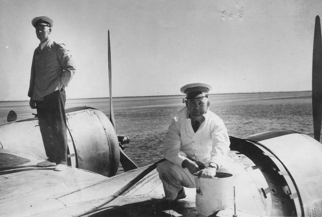 Shell employee Robert Gill refuelling Centaurus. Photographer unknown