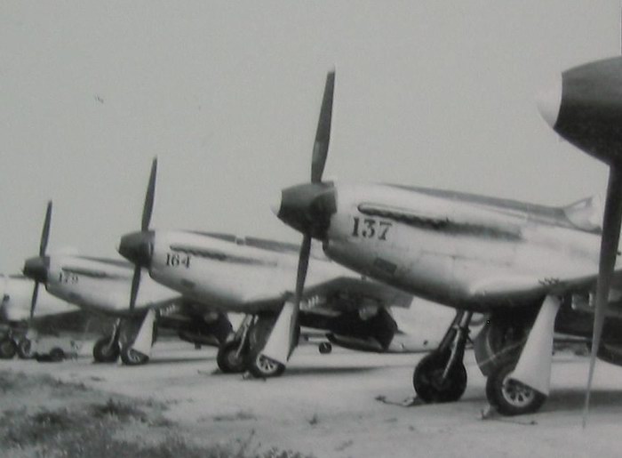 Mustang A68-179 rear A68-164
                                A68-137 24 Squadron Mallala mid 50s via
                                Rod Farquhar.