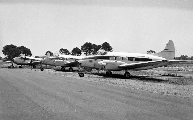 Devons NZ1814, NZ1817 and NZ1818 Perth AirportDecember 1971Photo Geoff GoodallEd Coates Collection