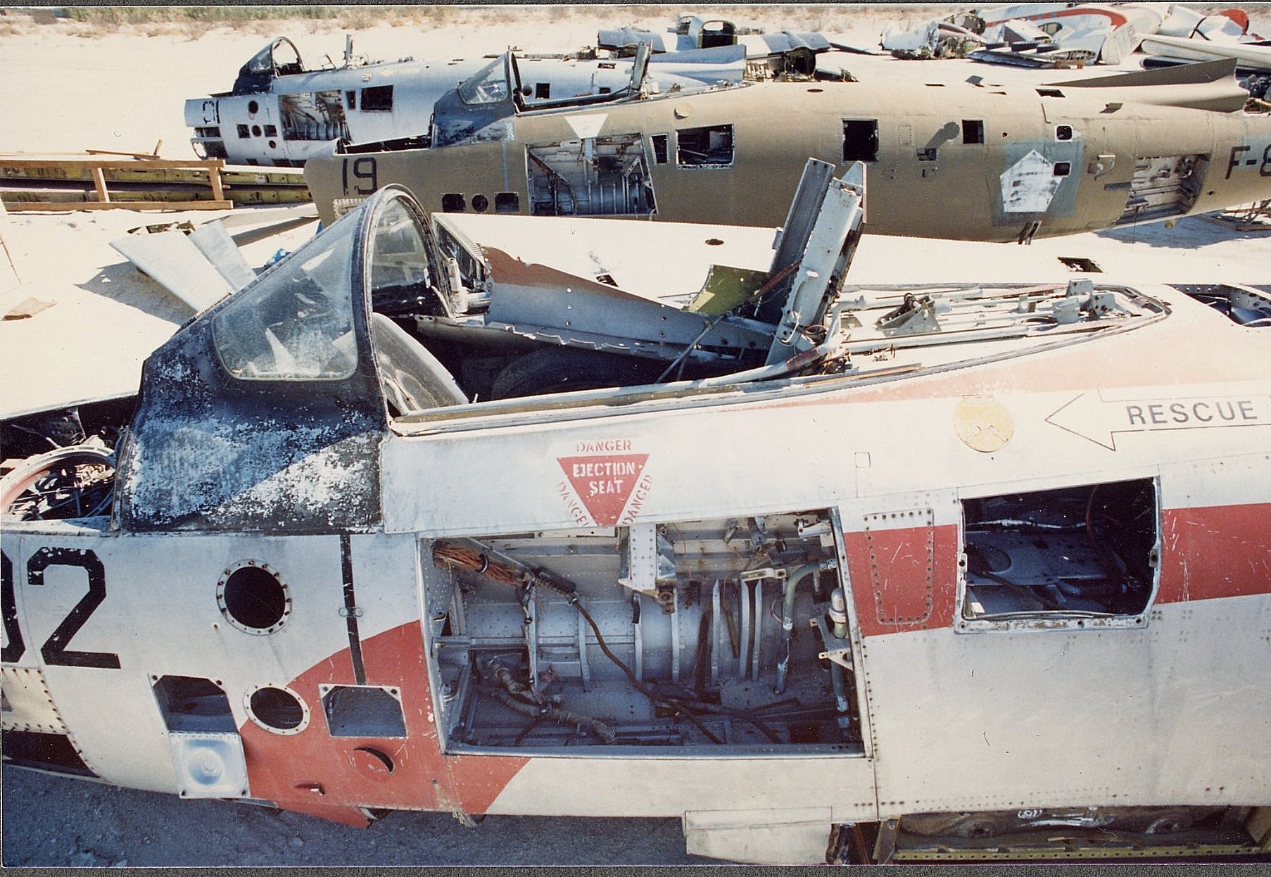 Sabre F-8602, F-8619
                          and F-8601 Aero Traders, Ocotillo Wells,
                          California, USA. Photos provided by Duncan
                          Curtis